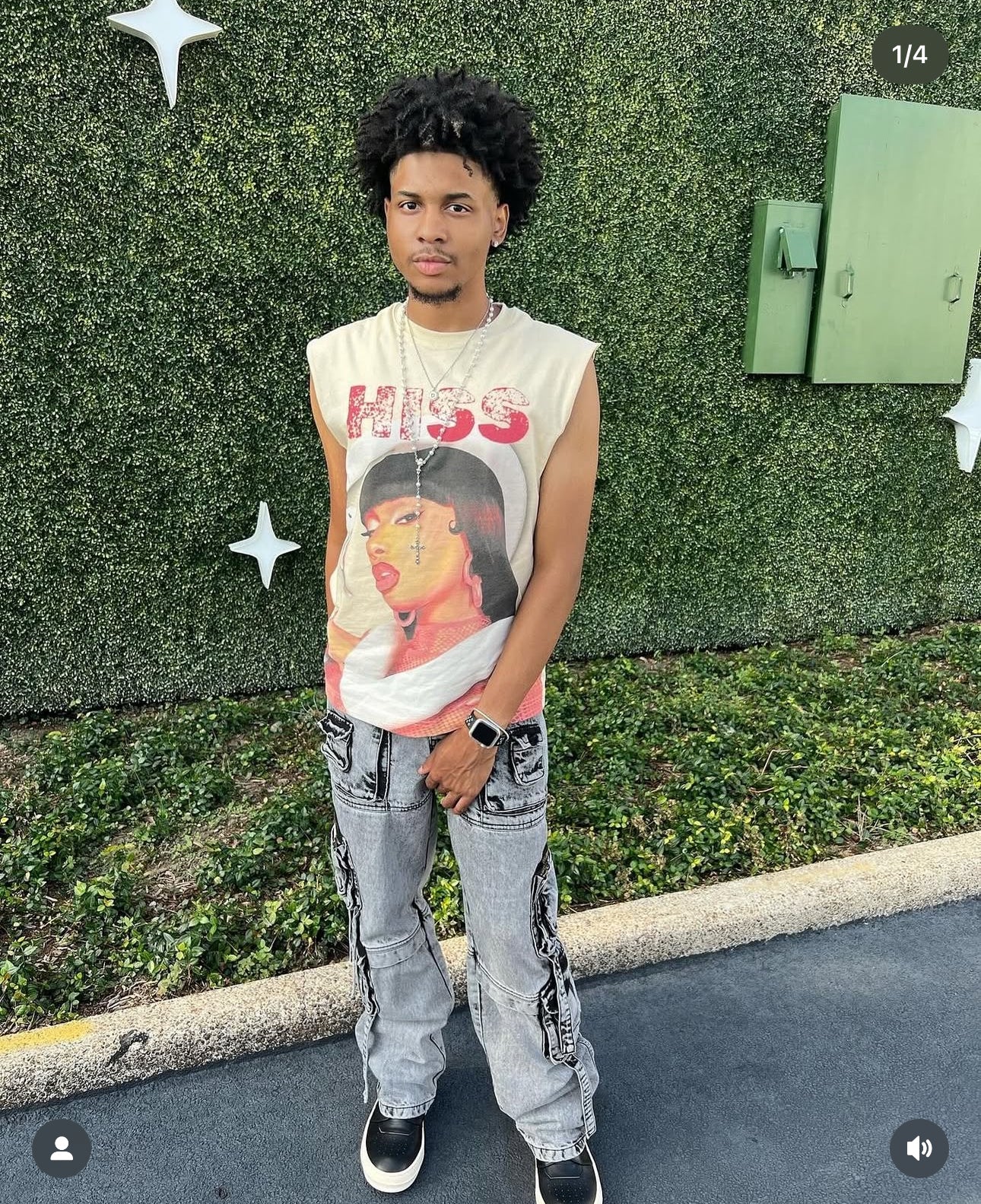 Hiss Graphic tee